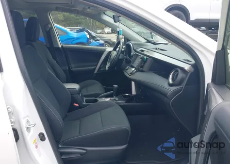 2016 Toyota Rav4 Hv Xle z USA, uszkodzony, nr VIN JTMRJREV1GD022217